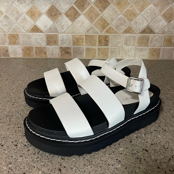 Madden Girl Women’s White Dazze Platform Sandal Size 9.5 - Picture 2 of 10